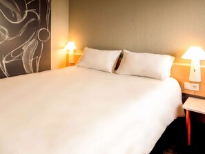 Quarto casal standard, 1 cama de casal | Roupas de cama premium, escrivaninha, quartos à prova de som