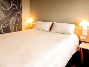 Quarto casal standard, 1 cama de casal | Roupas de cama premium, escrivaninha, quartos à prova de som
