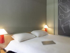 Chambre Standard double, 1 lit double | Literie de qualité, bureau, système d’insonorisation