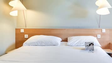 Standaard kamer, 1 tweepersoonsbed | Luxe beddengoed, een kluis op de kamer, een bureau, een laptopwerkplek