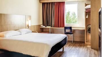 Premium bedding, in-room safe, desk, laptop workspace