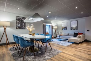 Suite, 1 chambre, vue fleuve | Literie hypoallergénique, minibar, coffres-forts dans les chambres