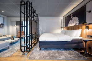 Allergikerbettwaren, Minibar, Zimmersafe, Schreibtisch
