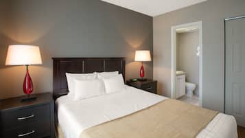 Una cassaforte in camera, tende oscuranti, ferro/asse da stiro