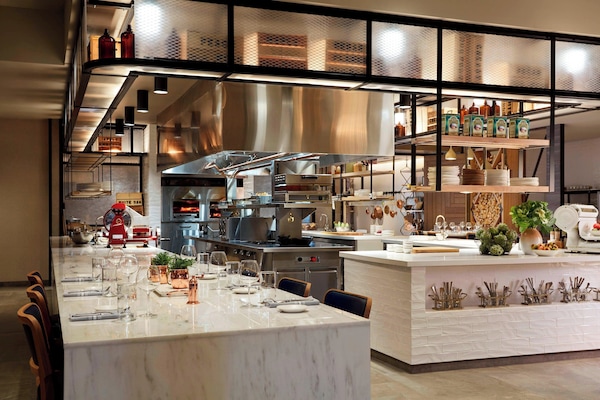 Päivittäinen mukaan otettava aamiainen maksusta