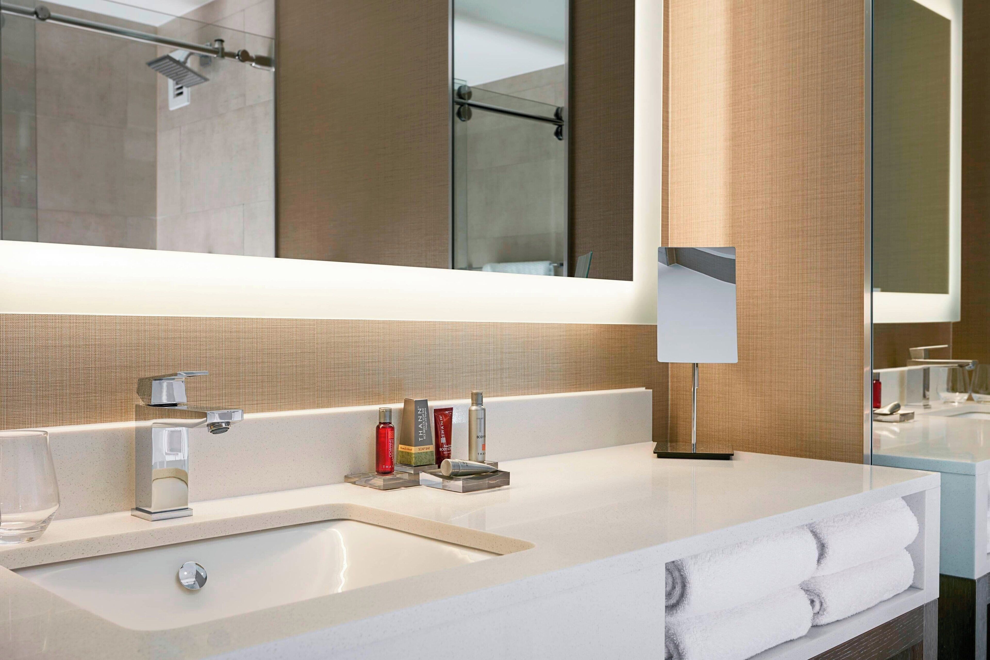 combined shower/bathtub, free toiletries, hair dryer, towels