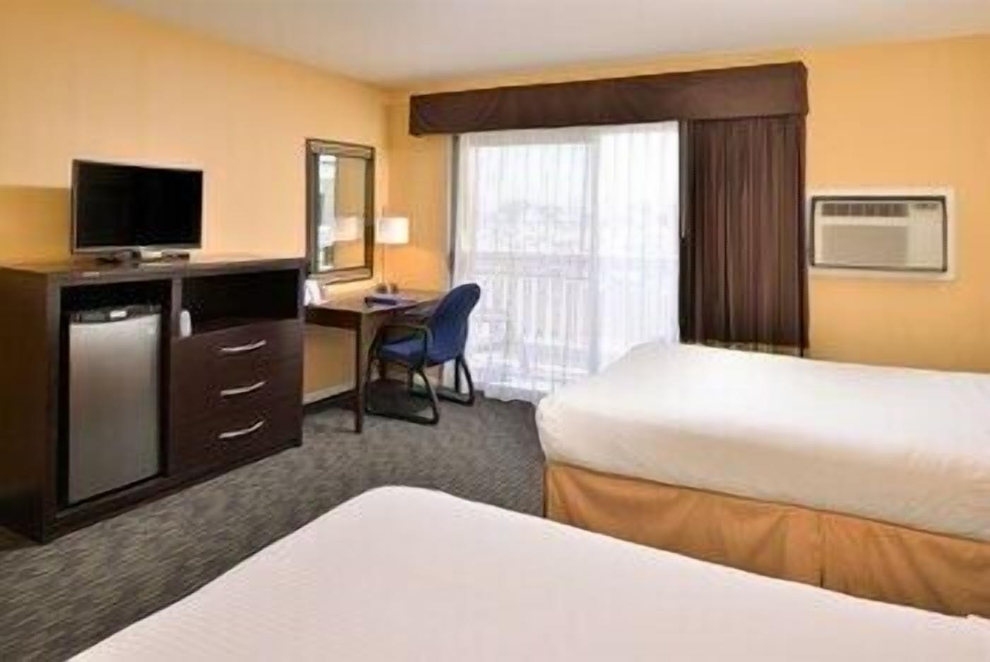 Desk, blackout drapes, iron/ironing board, free WiFi