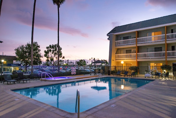 Outdoor pool, pool loungers