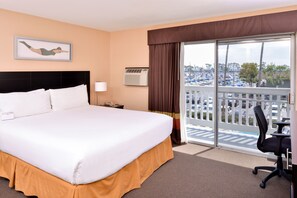 Deluxe Room, 1 King Bed, Harbour View | Desk, blackout curtains, iron/ironing board, free WiFi