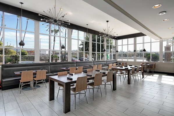 Café da manhã e jantar