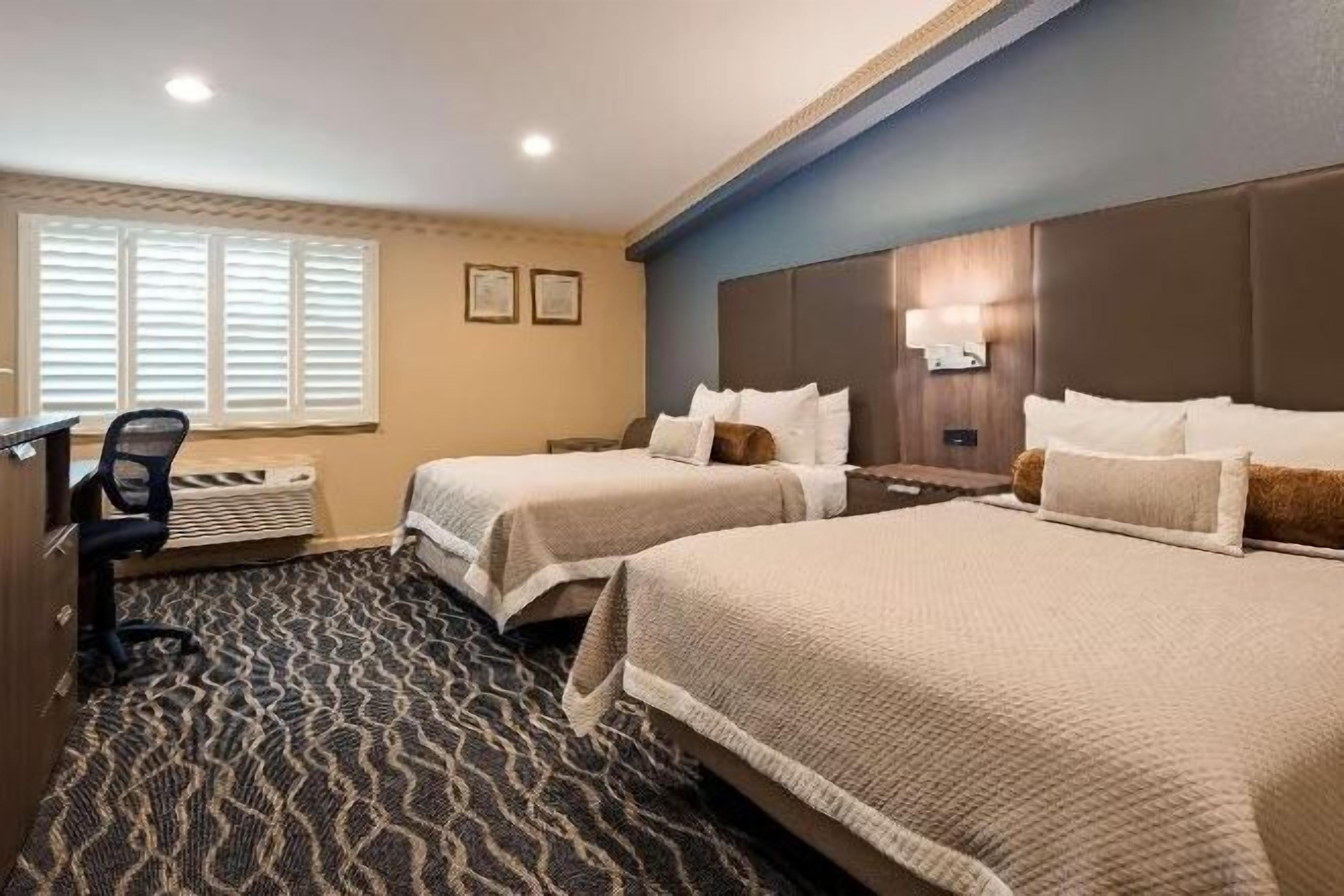 Caja de seguridad en la habitación, escritorio y cortinas blackout 