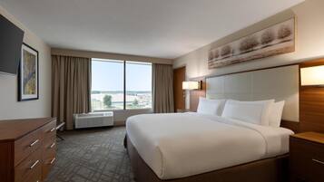 Room (Parlor) | In-room safe, desk, laptop workspace, blackout drapes