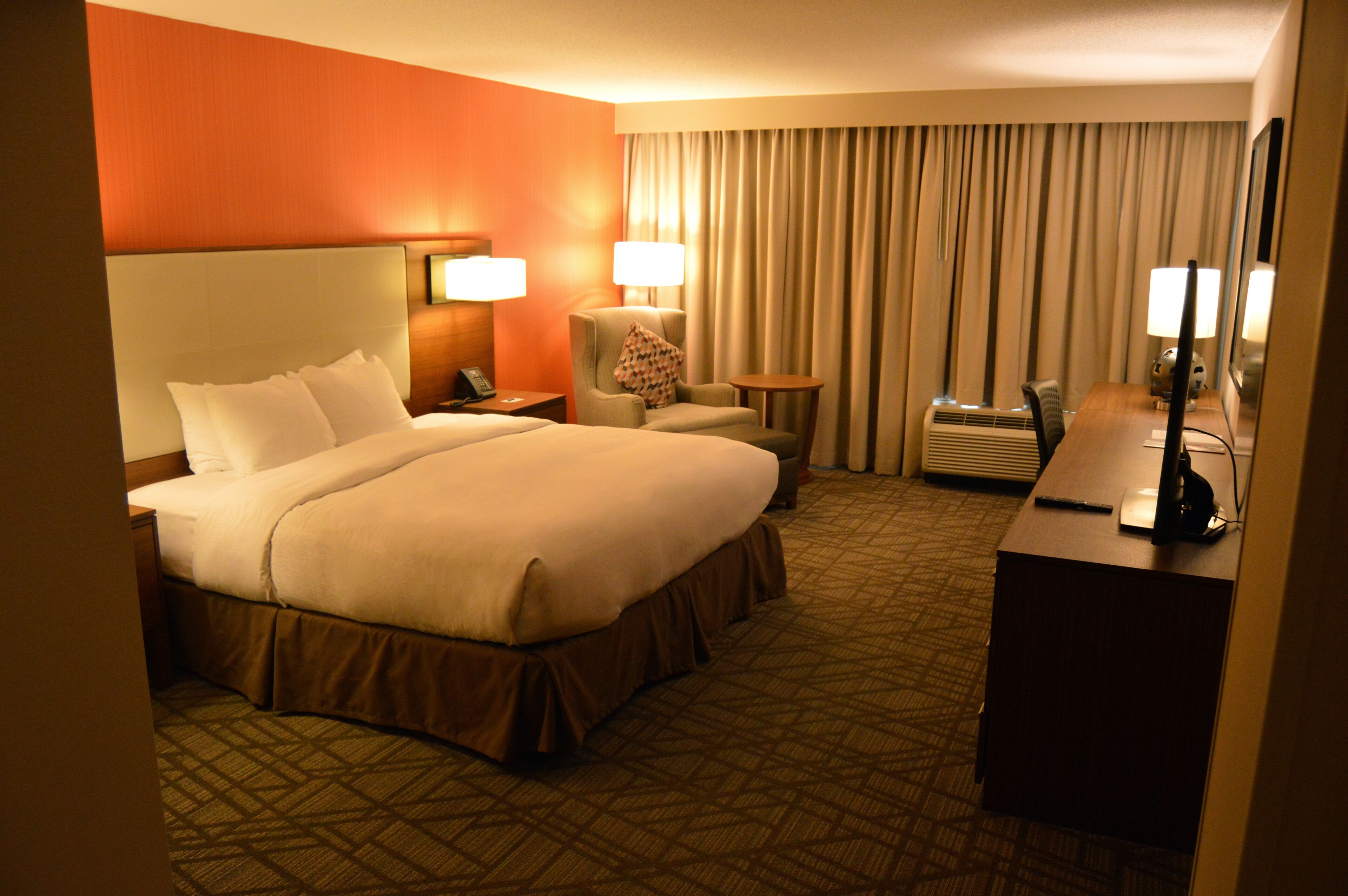 standard room, 1 king bed | in-room safe, desk, laptop workspace, blackout curtains