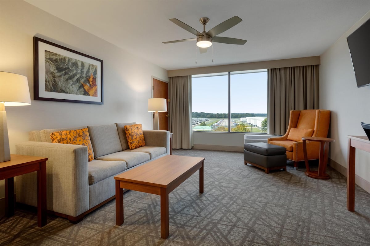 Room (Parlor) | Living area | 55-inch LCD TV with cable channels, TV, MP3 dock