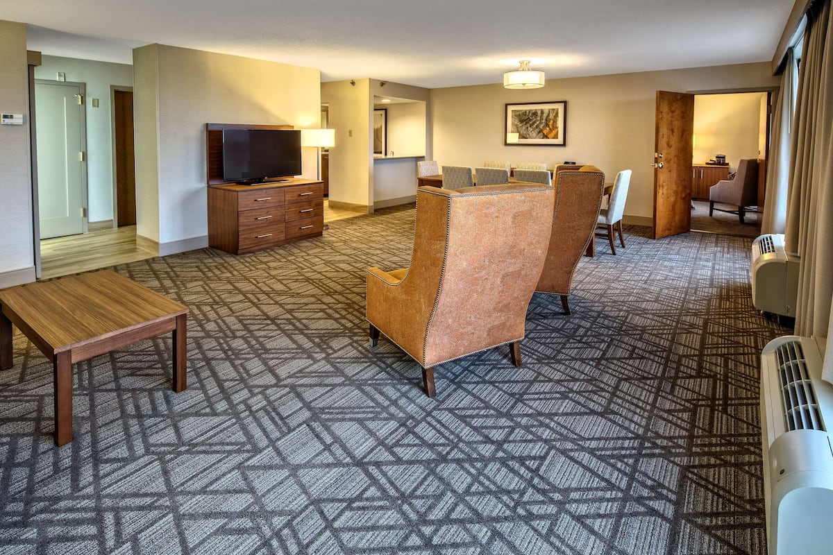 In-room safe, desk, laptop workspace, blackout drapes