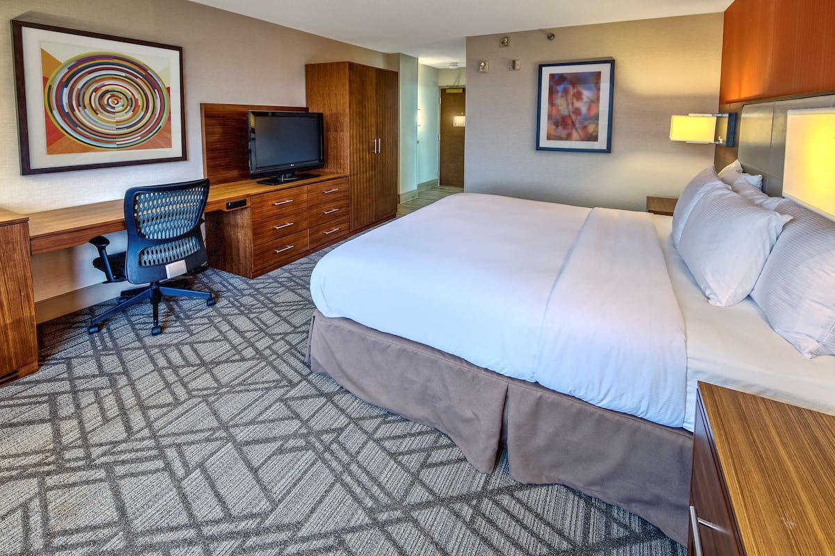 In-room safe, desk, laptop workspace, blackout drapes