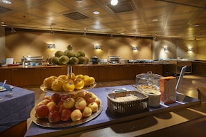Free daily buffet breakfast