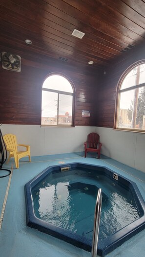 Indoor spa tub