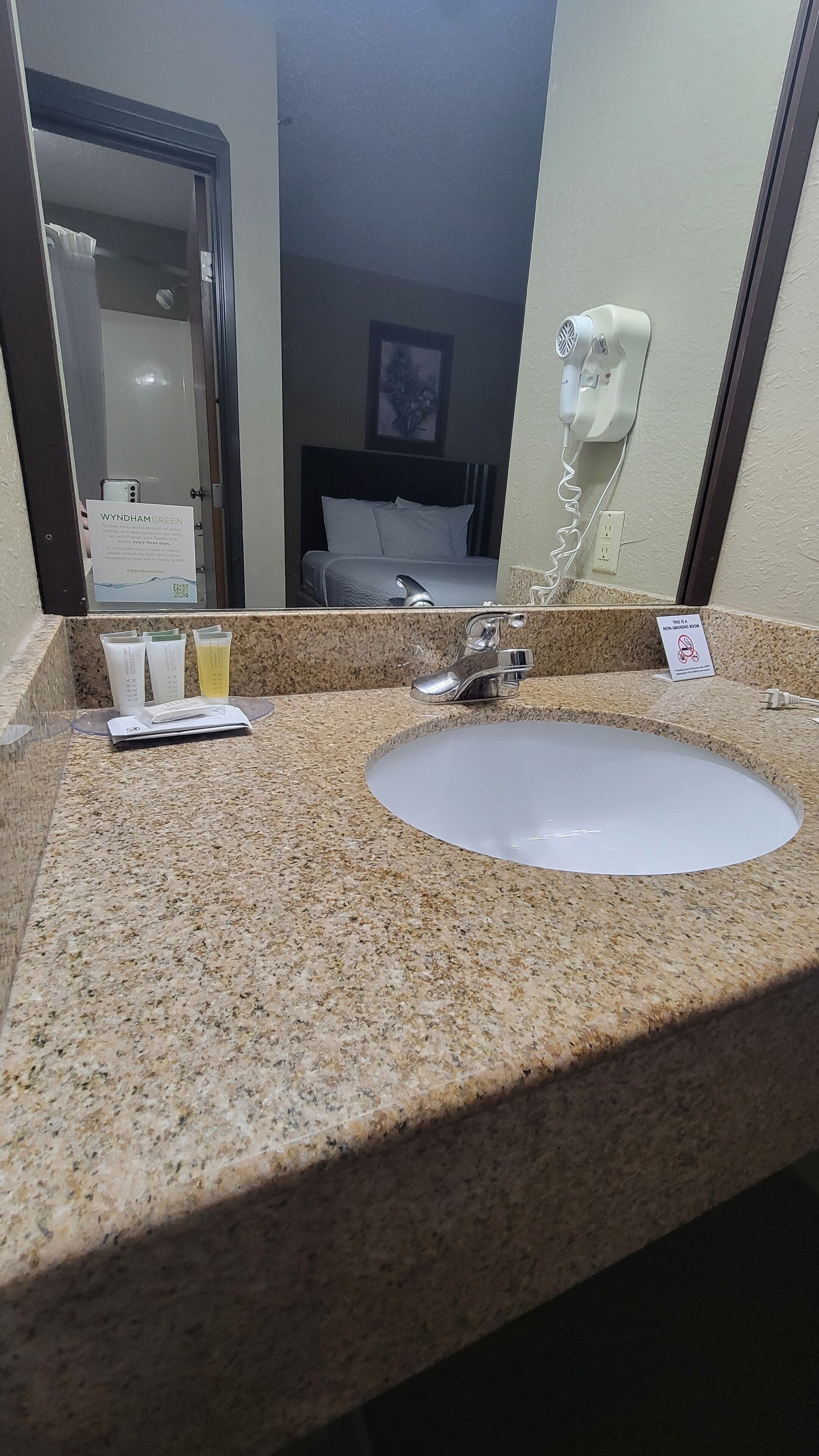 combined shower/bathtub, free toiletries, hair dryer, towels