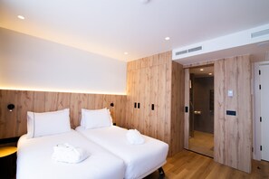 Egyptian cotton sheets, down duvets, pillow-top beds, in-room safe - Muralto Madrid Princesa (Madrid)