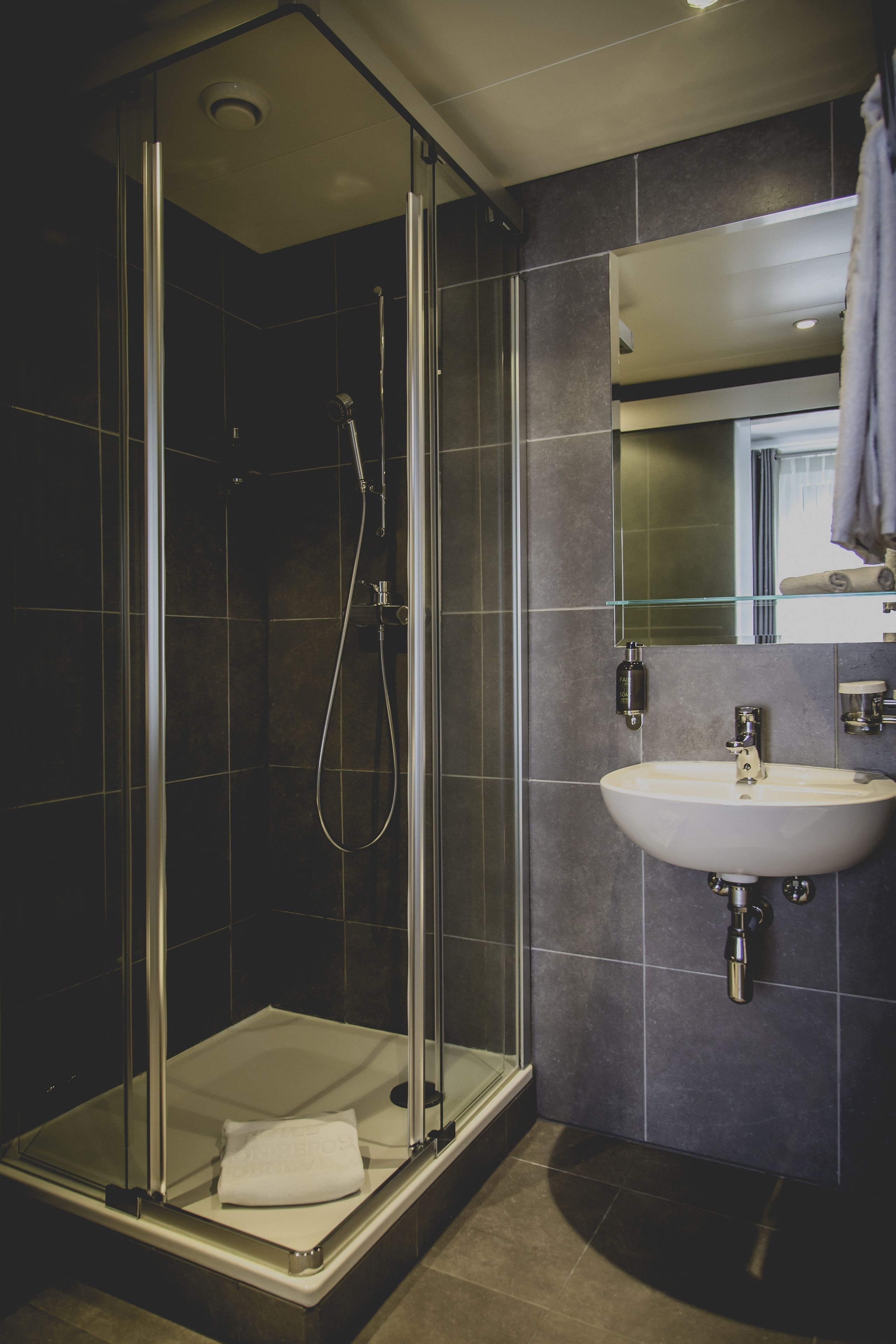 executive double room | minibar, in-room safe, blackout curtains, iron/ironing board