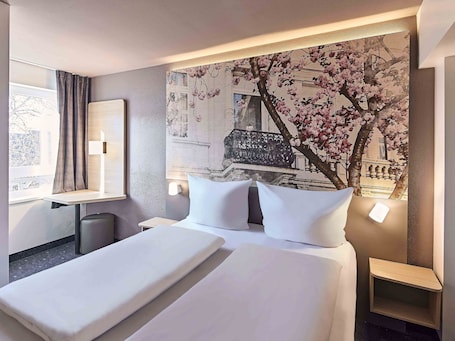 Double Room | Desk, blackout drapes, soundproofing, free WiFi. B&B Hotel Bonn-City