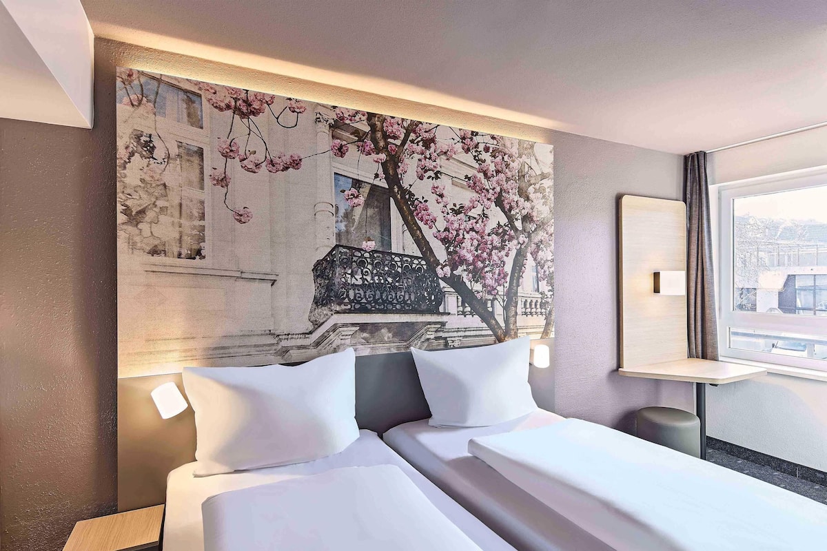 Twin Room | Desk, blackout curtains, soundproofing, free WiFi