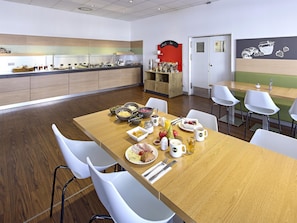 Daily buffet breakfast (EUR 13.9 per person)