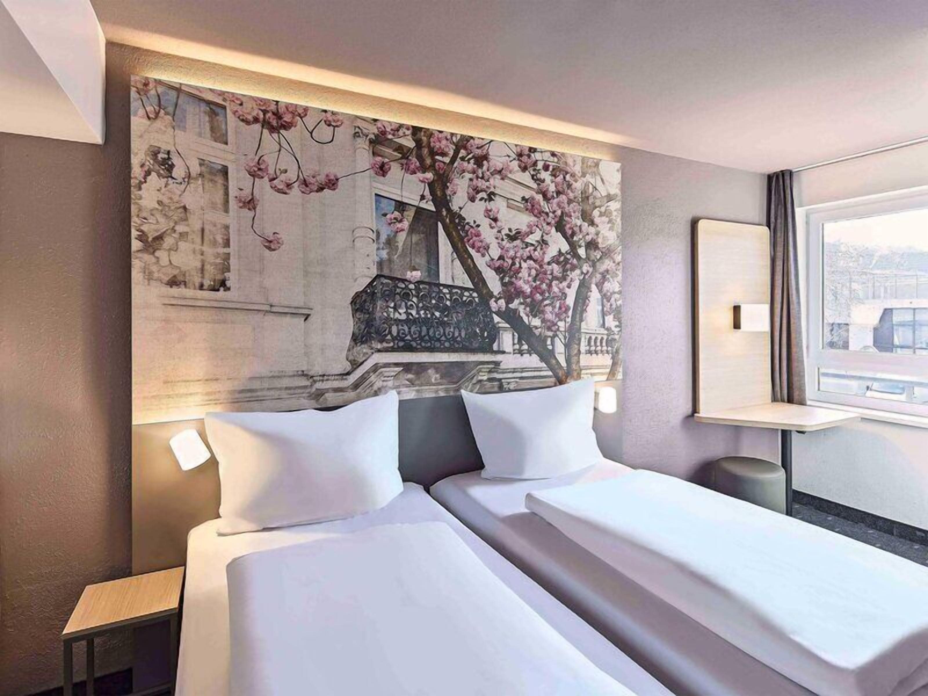 Twin Room | Desk, blackout drapes, soundproofing, WiFi (free)
