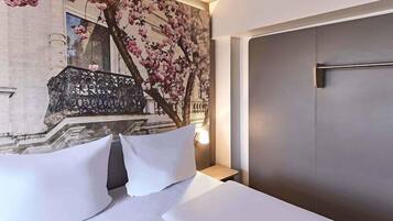 Double Room | Desk, blackout drapes, soundproofing, WiFi (free)