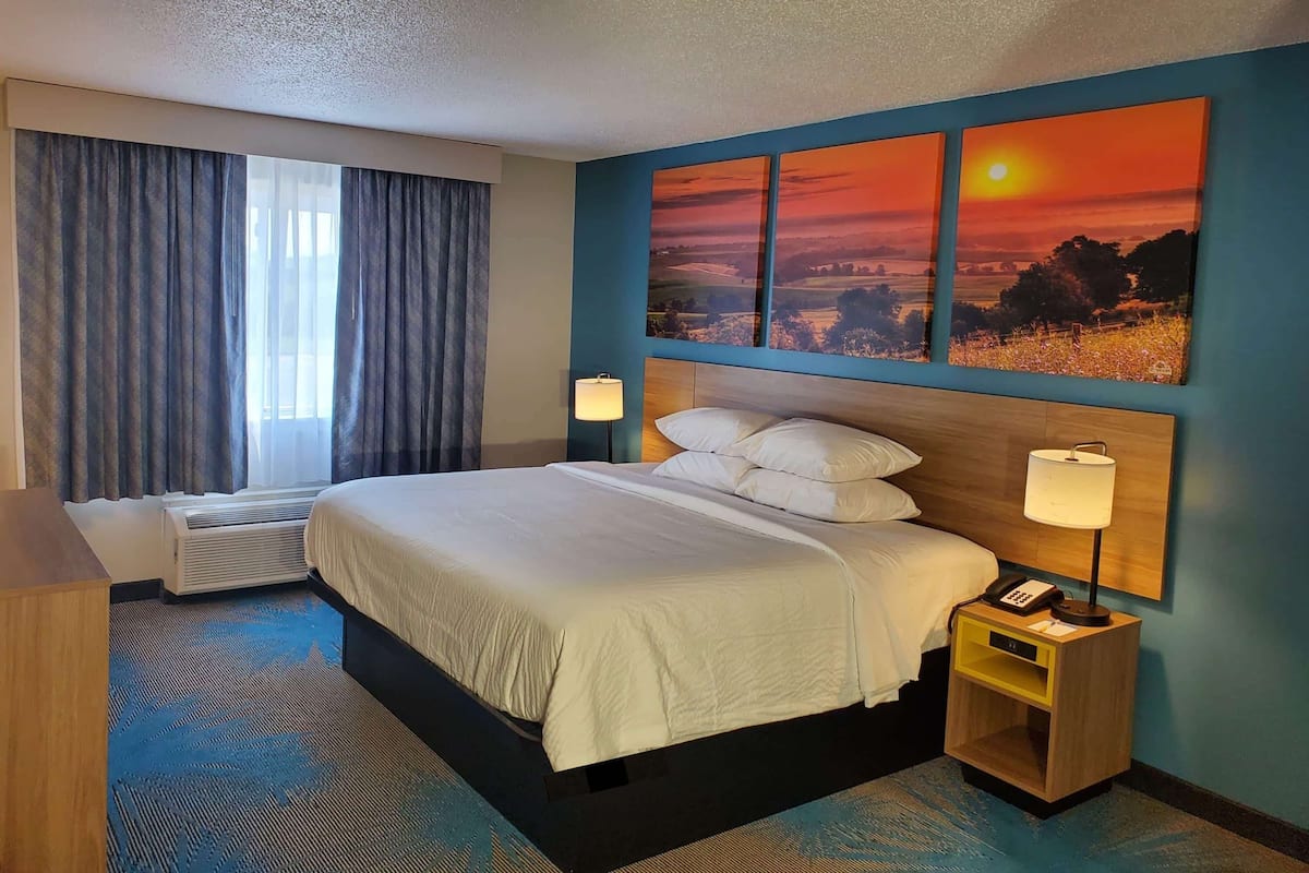In-room safe, desk, laptop workspace, blackout curtains