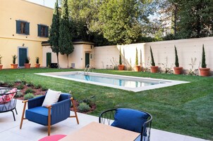 Piscina stagionale all'aperto, cabine incluse nel prezzo