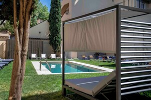 Piscina stagionale all'aperto, cabine incluse nel prezzo