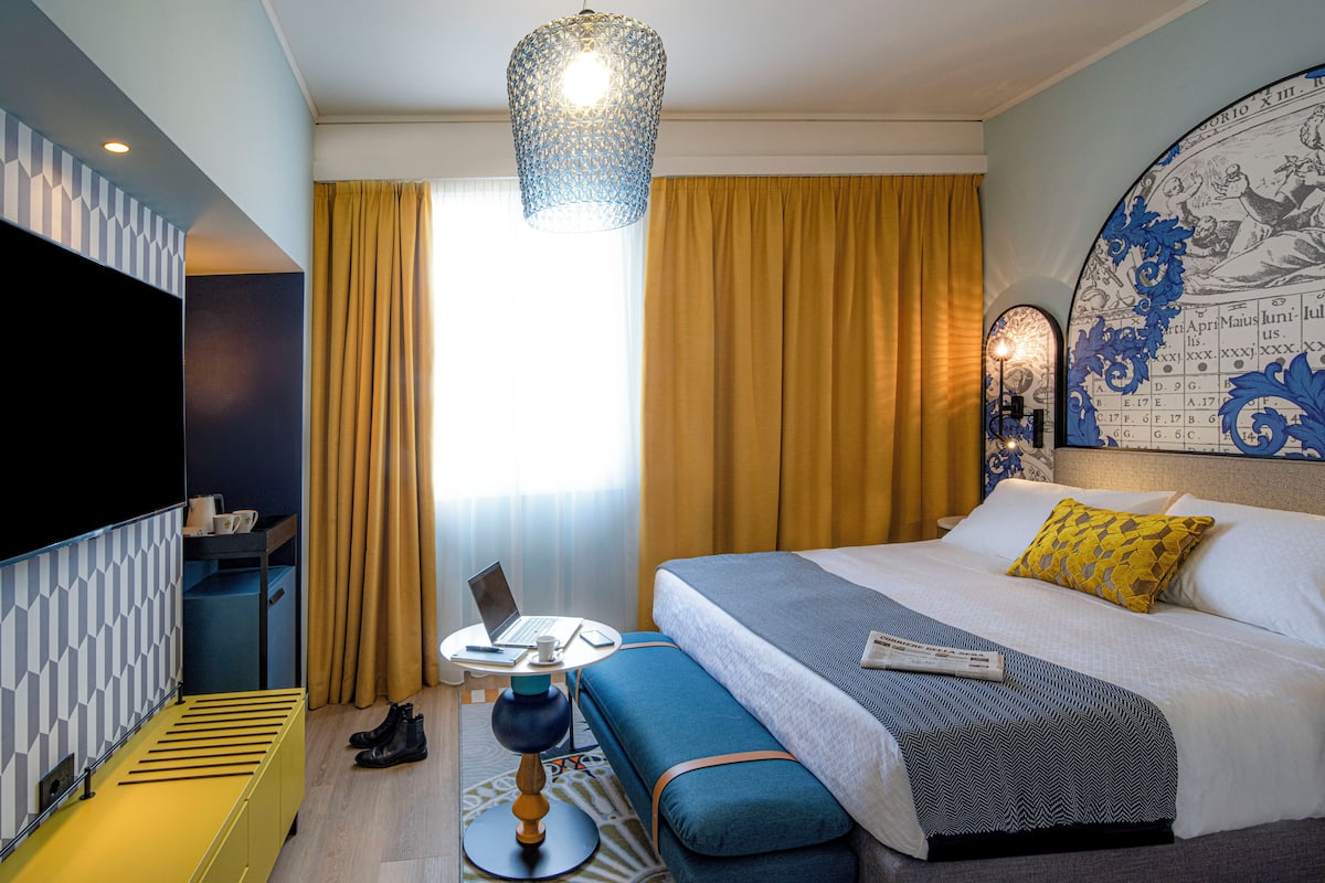 Premium bedding, minibar, in-room safe, laptop workspace