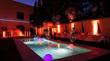 Piscina stagionale all'aperto, cabine incluse nel prezzo