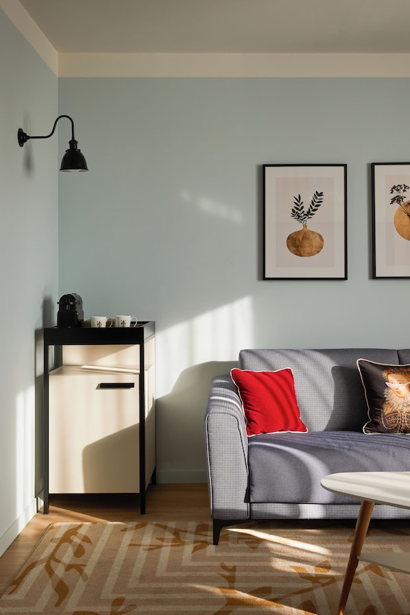 Suite (1 King, Single Sofa Bed) | Premium bedding, minibar, in-room safe, laptop workspace