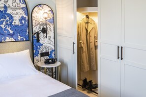 Premium Room, 1 King Bed | Minibar, in-room safe, laptop workspace, blackout drapes