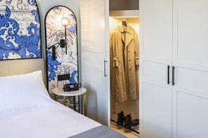 Premium Room, 1 King Bed | Minibar, in-room safe, laptop workspace, blackout drapes