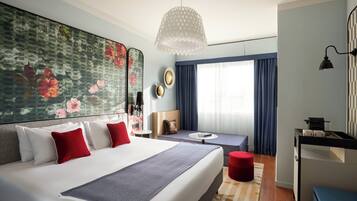 Roupas de cama premium, frigobar, cofres nos quartos