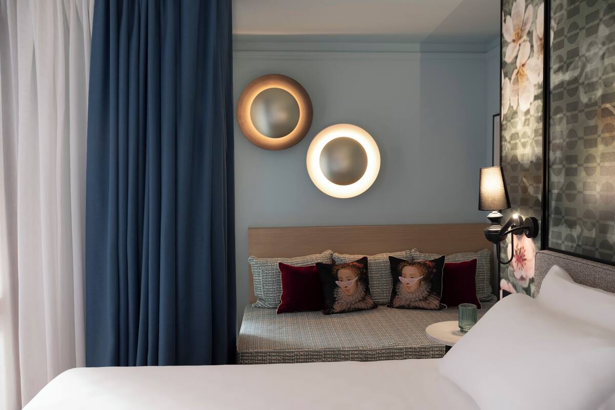 Habitación Premium (1 King, Single Sofa Bed) | Ropa de cama de alta calidad y minibar