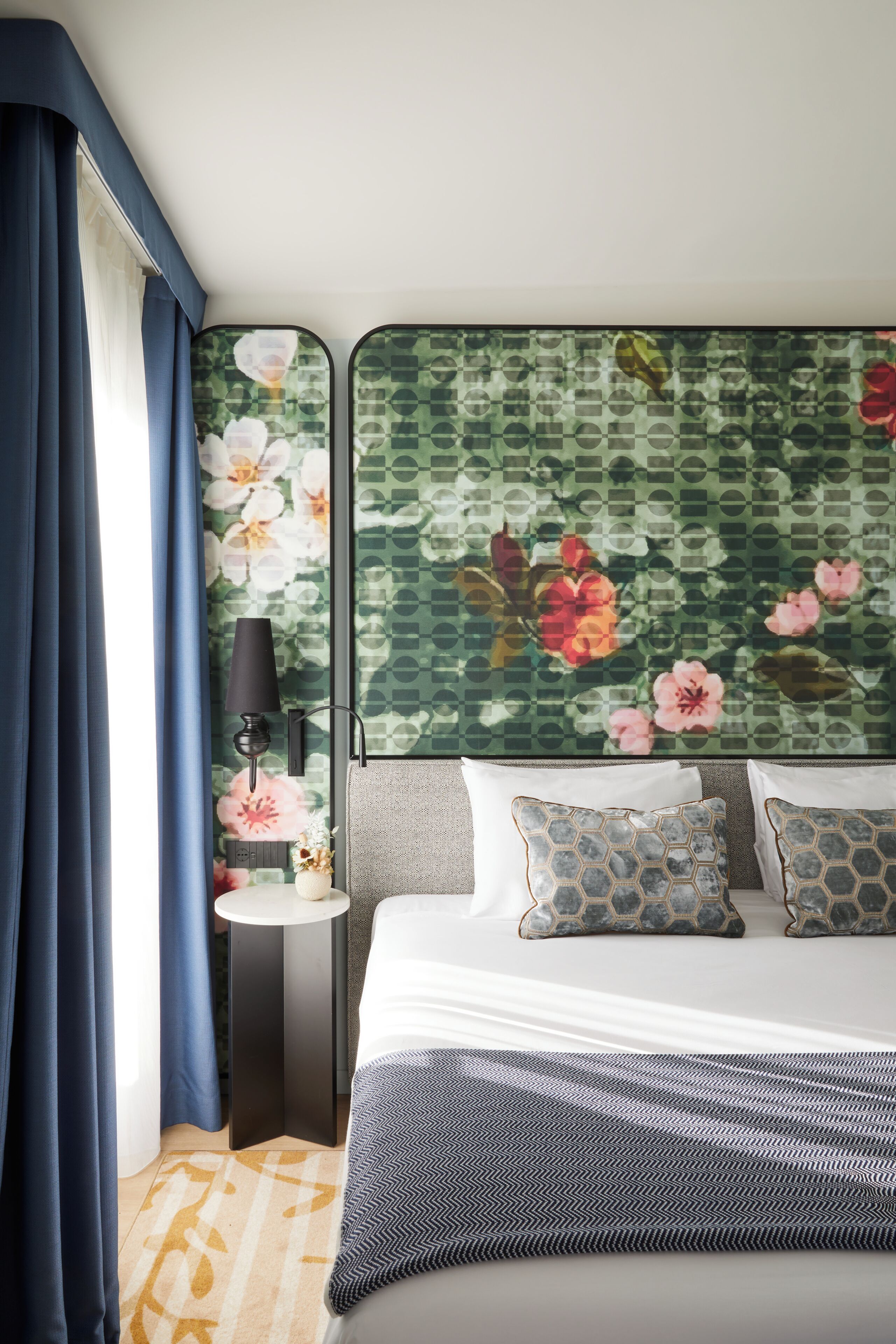 Suite, 1 King Bed with Sofa bed | Premium bedding, minibar, in-room safe, laptop workspace