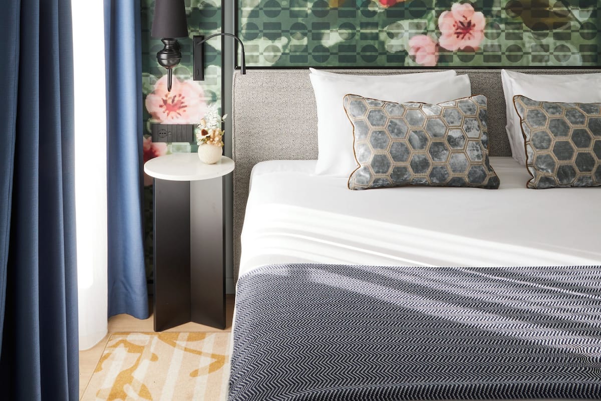 Suite, 1 King Bed with Sofa bed | Premium bedding, minibar, in-room safe, laptop workspace