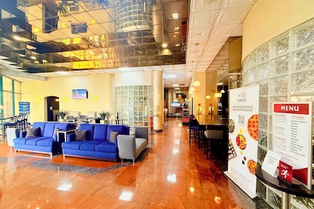 Reception hall. Best Western Plus Suites Hotel - LAX Airport LA Stadium