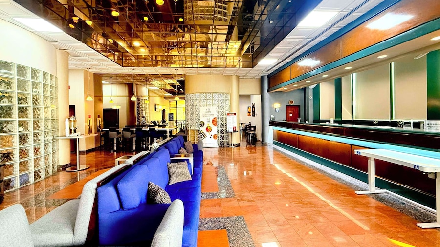 Best Western Plus Suites Hotel - LAX Airport LA Stadium