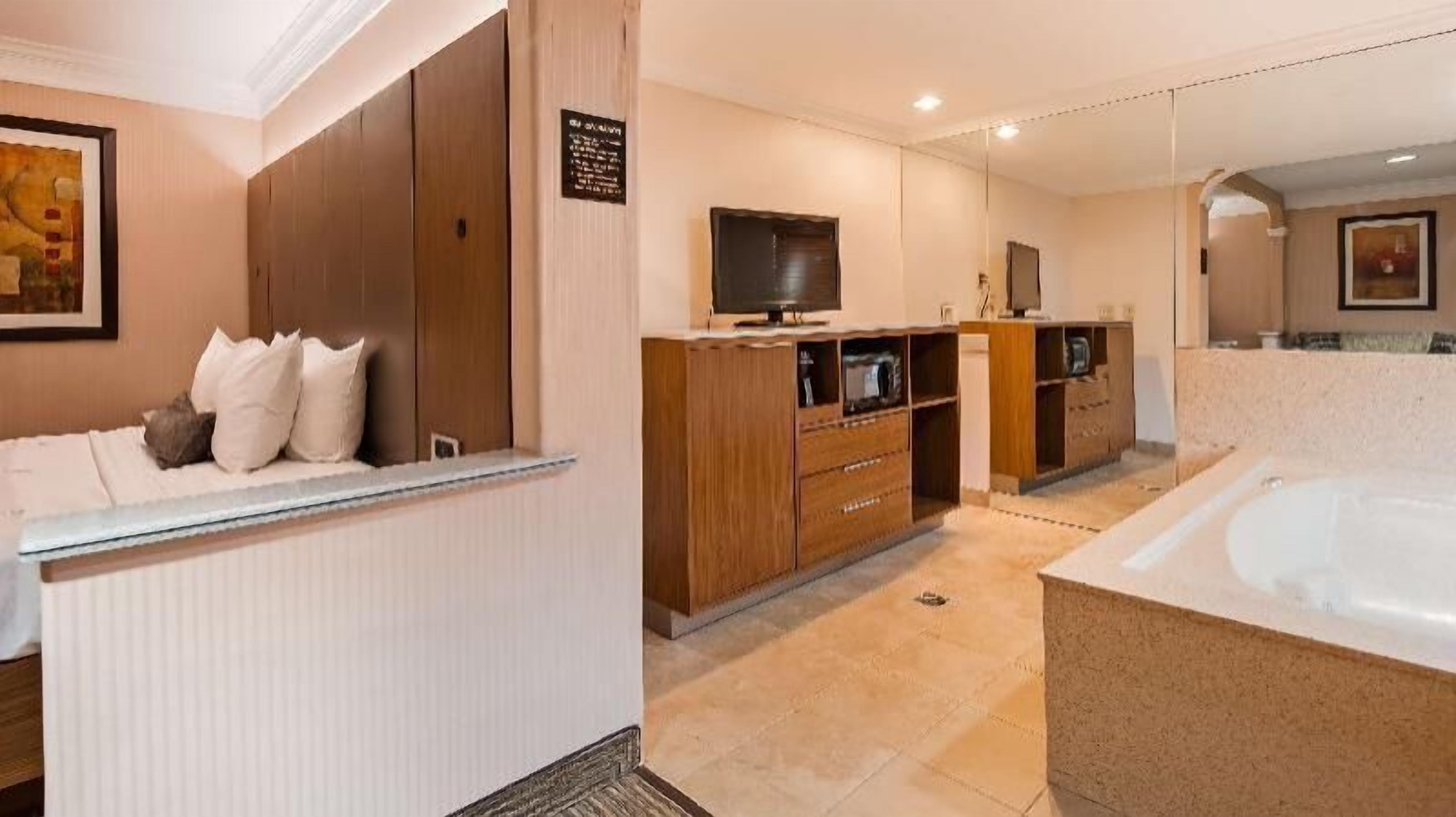 Caja de seguridad en la habitación y escritorio 