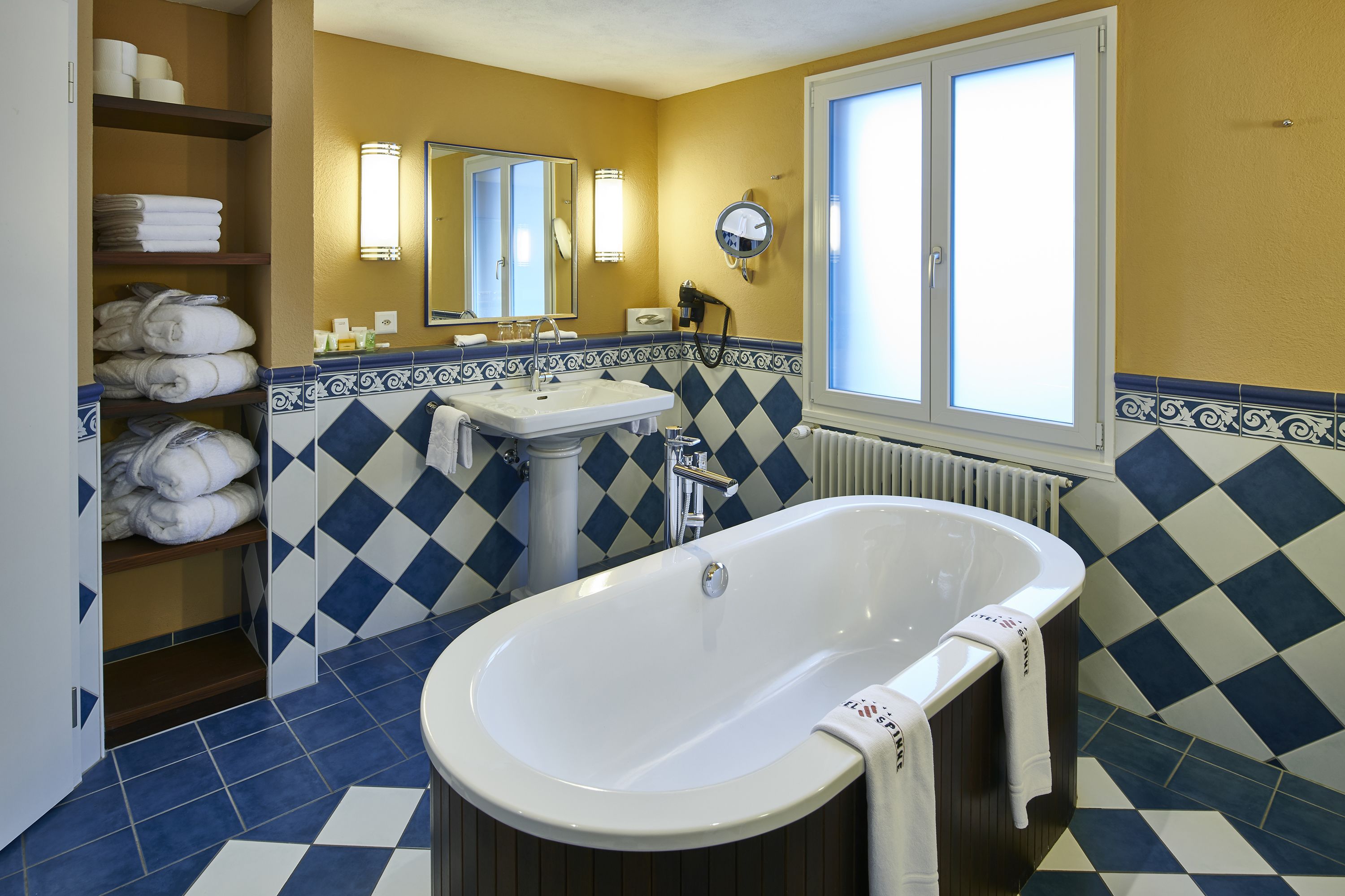 jungfrau suite | deep-soaking bathtub