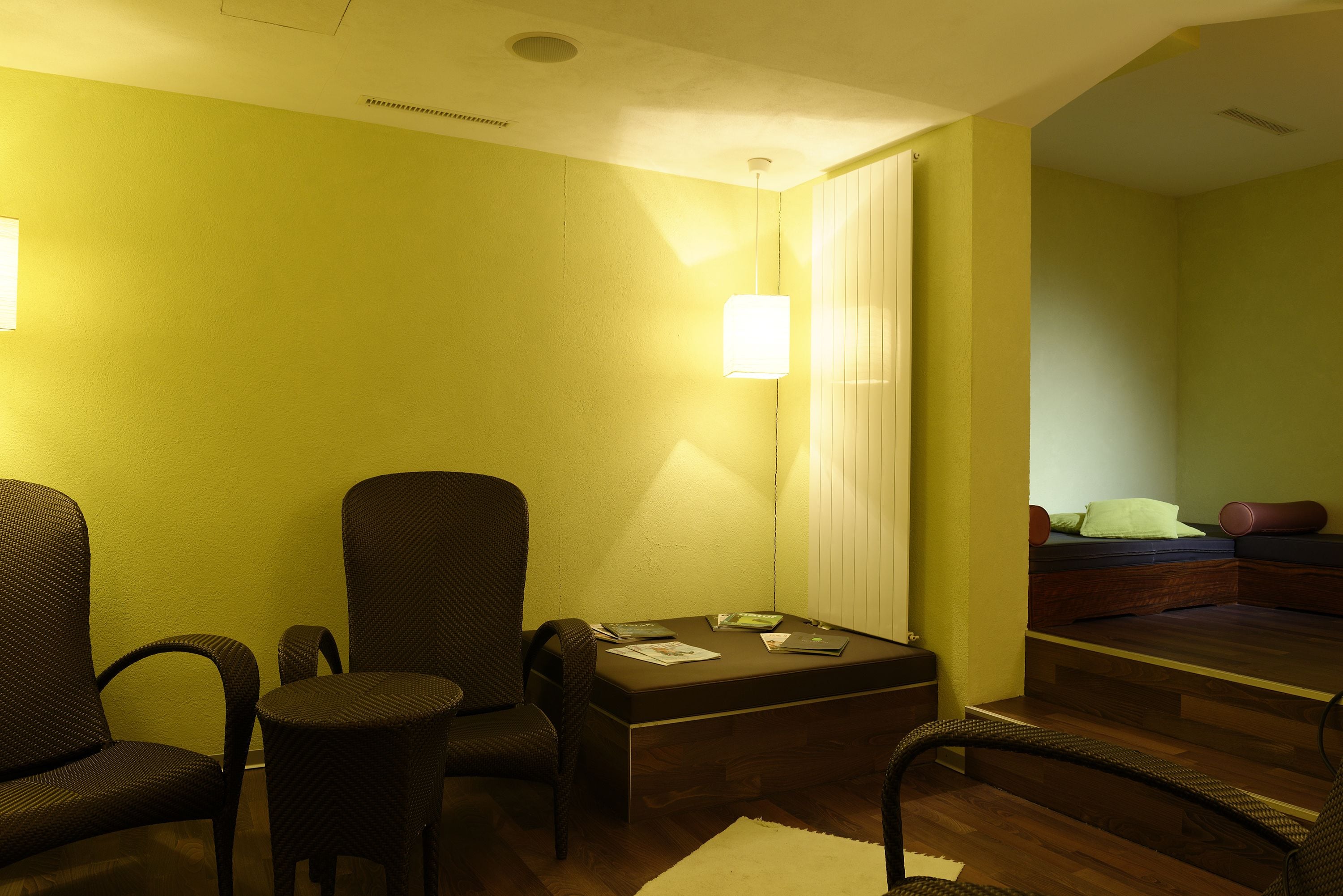 sauna, steam room, body treatments, aromatherapy, facials