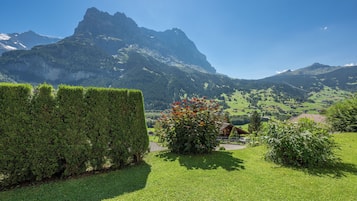 Dobbeltrom, hageutsikt (Eiger) | Allergitestet sengetøy, minibar, safe på rommet og skrivebord