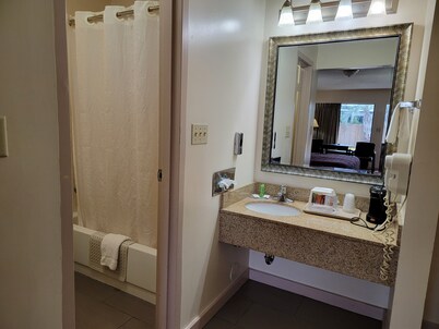 Twin Star Lodge