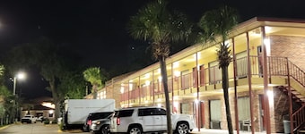 Twin Star Lodge